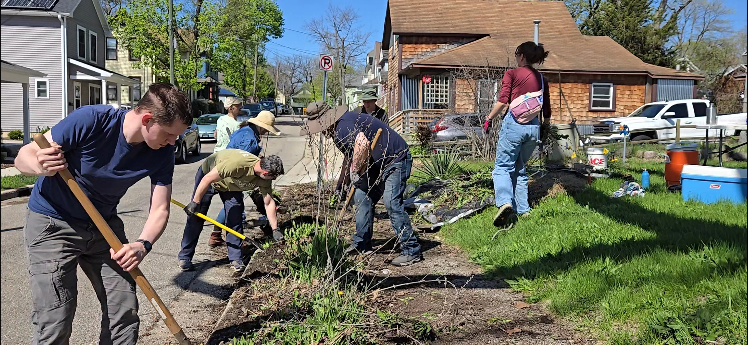 Title Image 1 Davidplantingnatviegarden Joe Byars Copy